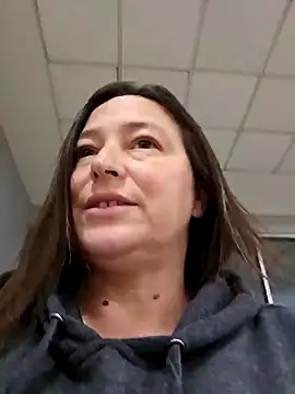 Snapshot of angelbaby1998 chatting on 12-23-24, 03:18 angelbaby1998 online show from 12-23-24, 03:18