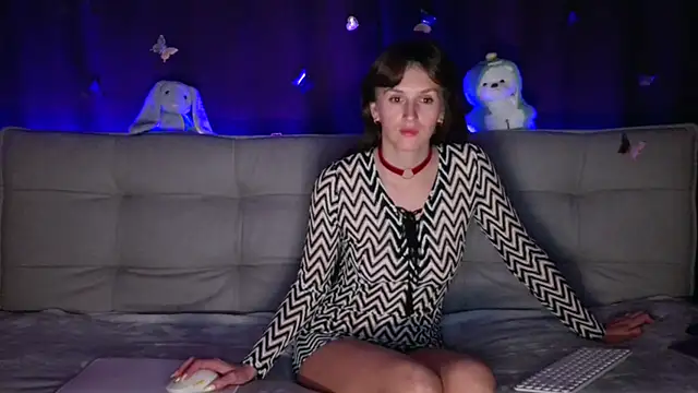 Snapshot of intolerable_girl chatting on 11-17-25, 08:31 intolerable girl online show from 11-17-25, 08:31