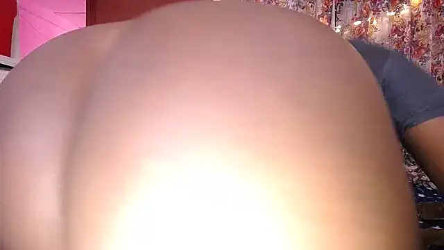 Snapshot of yselahot chatting on 02-25-25, 06:20 yselahot online show from 02-25-25, 06:20