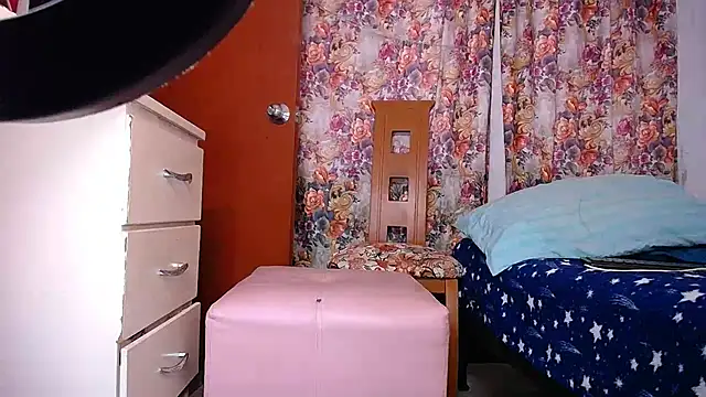 Snapshot of yselahot chatting on 02-26-25, 11:15 yselahot online show from 02-26-25, 11:15