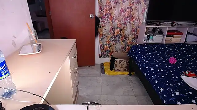 Snapshot of yselahot chatting on 03-07-25, 11:27 yselahot online show from 03-07-25, 11:27