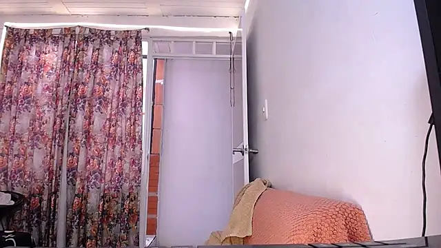 Snapshot of yselahot chatting on 09-17-25, 02:41 yselahot online show from 09-17-25, 02:41