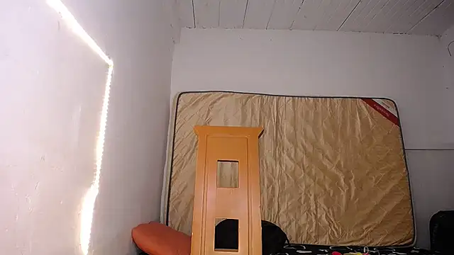 Snapshot of yselahot chatting on 10-25-25, 02:46 yselahot online show from 10-25-25, 02:46