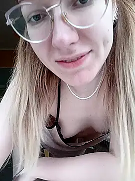 Snapshot of _Sweet_Love_ chatting on 02-10-25, 01:44 Sweet Love online show from 02-10-25, 01:44