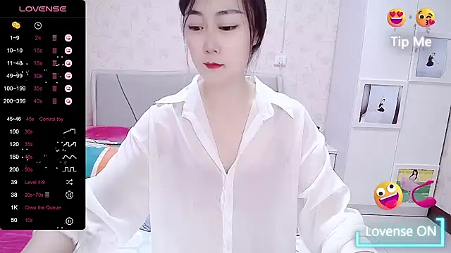 Snapshot of Elvira_baby chatting on 02-05-25, 04:48 Elvira baby online show from 02-05-25, 04:48