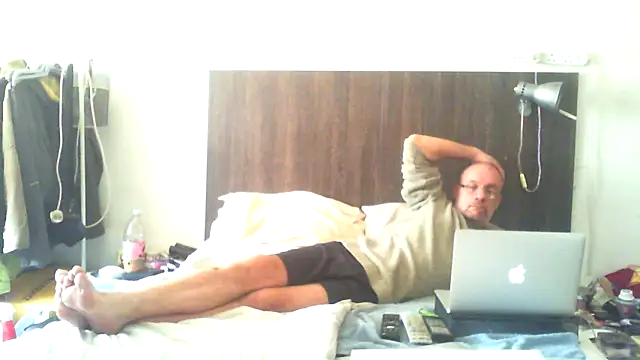 Snapshot of dazuk4513 chatting on 05-11-26, 03:51 dazuk4513 online show from 05-11-26, 03:51