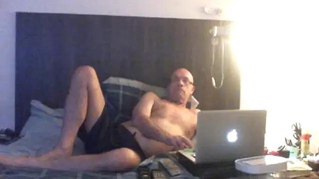 Snapshot of dazuk4513 chatting on 07-12-26, 12:01 dazuk4513 online show from 07-12-26, 12:01