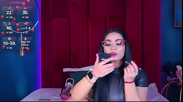 MadyLuxxx online show from 04-15-26, 06:37