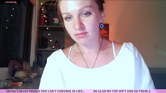Snapshot of Cassie_Wild chatting on 07-16-26, 01:28 Cassie Wild online show from 07-16-26, 01:28
