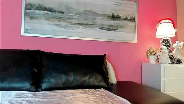 Tiffanysurez  online show from 12-17-25, 06:25