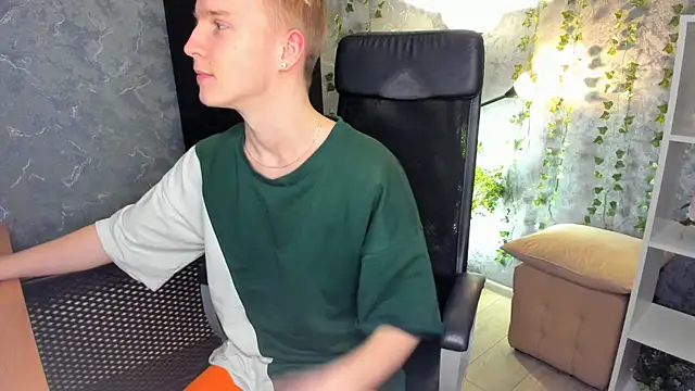 AlexxSweet online show from 12-20-24, 10:49