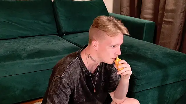 Snapshot of AlexxSweet chatting on 06-12-26, 12:15 AlexxSweet online show from 06-12-26, 12:15