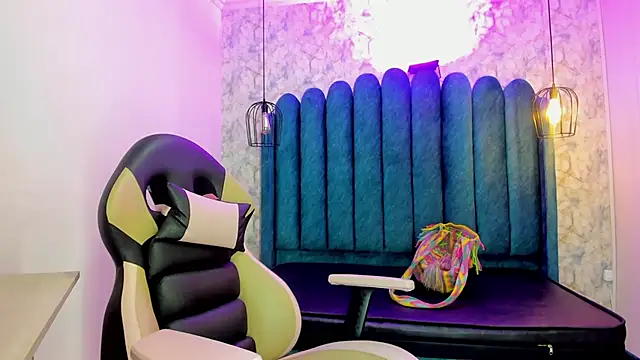 nalalye cruzz  online show from 12-17-25, 02:28