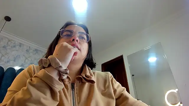 nalalye cruzz  online show from 04-15-26, 02:51