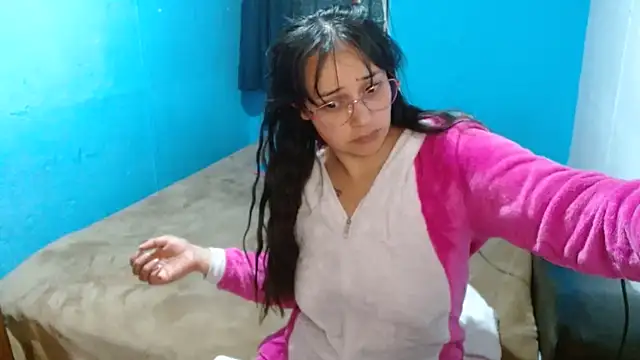 Snapshot of clarisse69 chatting on 12-18-24, 03:47 clarisse69 online show from 12-18-24, 03:47