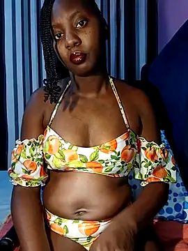 Snapshot of luxusroyce chatting on 03-15-25, 12:15 luxusroyce online show from 03-15-25, 12:15