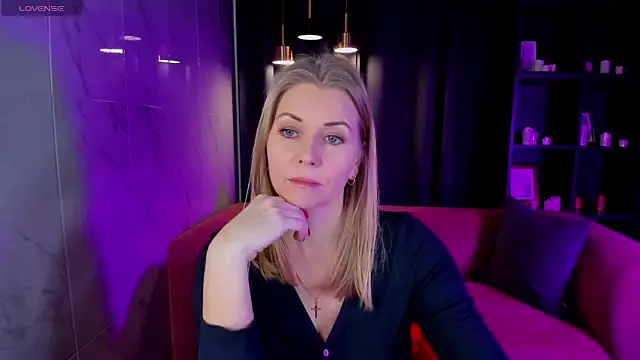 Snapshot of Annie_Light chatting on 12-04-24, 05:49 Annie Light online show from 12-04-24, 05:49