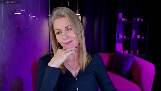 Snapshot of Annie_Light chatting on 12-04-24, 12:03 Annie Light online show from 12-04-24, 12:03
