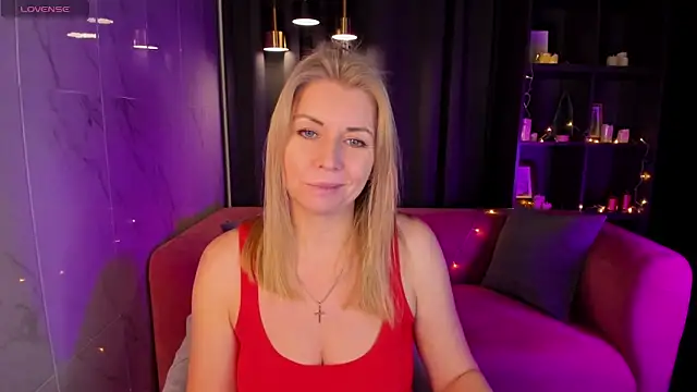 Snapshot of Annie_Light chatting on 12-25-24, 08:51 Annie Light online show from 12-25-24, 08:51