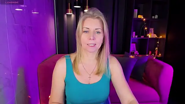 Snapshot of Annie_Light chatting on 12-27-24, 12:12 Annie Light online show from 12-27-24, 12:12