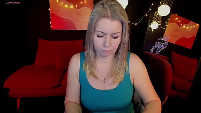 Snapshot of Annie_Light chatting on 12-28-24, 05:44 Annie Light online show from 12-28-24, 05:44