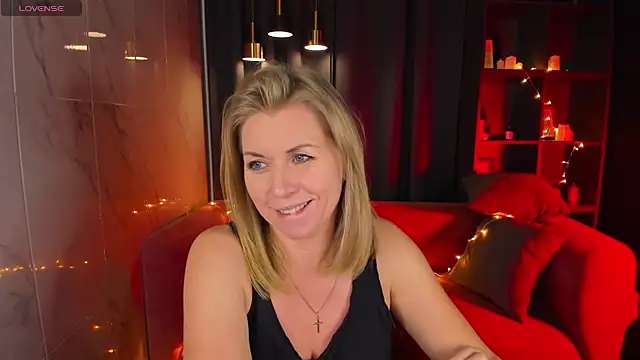 Snapshot of Annie_Light chatting on 01-14-25, 08:41 Annie Light online show from 01-14-25, 08:41