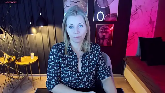 Snapshot of Annie_Light chatting on 01-21-25, 11:56 Annie Light online show from 01-21-25, 11:56
