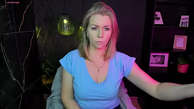 Snapshot of Annie_Light chatting on 01-23-25, 05:45 Annie Light online show from 01-23-25, 05:45