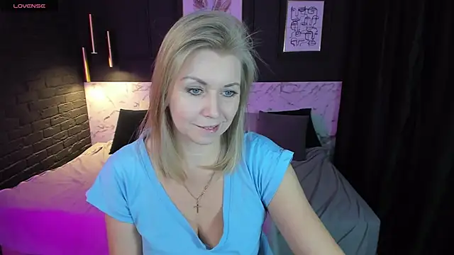 Snapshot of Annie_Light chatting on 01-24-25, 09:06 Annie Light online show from 01-24-25, 09:06