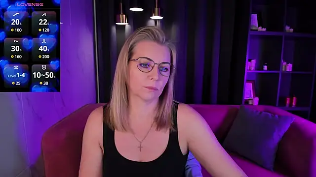 Snapshot of Annie_Light chatting on 03-04-25, 06:04 Annie Light online show from 03-04-25, 06:04