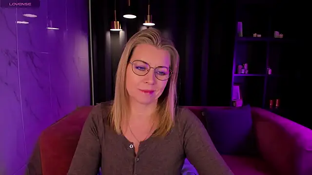 Snapshot of Annie_Light chatting on 03-09-25, 05:44 Annie Light online show from 03-09-25, 05:44