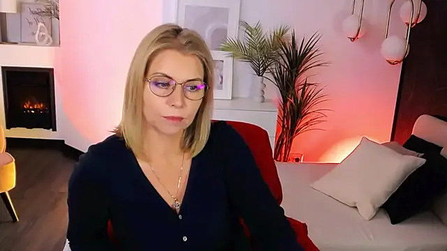 Snapshot of Annie_Light chatting on 09-21-25, 05:42 Annie Light online show from 09-21-25, 05:42