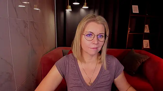 Snapshot of Annie_Light chatting on 09-24-25, 06:06 Annie Light online show from 09-24-25, 06:06