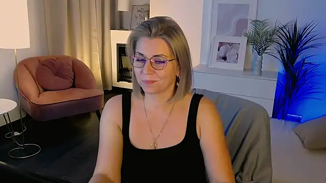 Snapshot of Annie_Light chatting on 10-07-25, 05:59 Annie Light online show from 10-07-25, 05:59