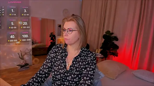 Annie Light online show from 04-09-26, 06:52