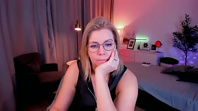 Annie Light online show from 04-17-26, 06:49