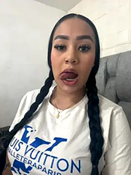 Luisa Fernandaa online show from 10-24-25, 12:08