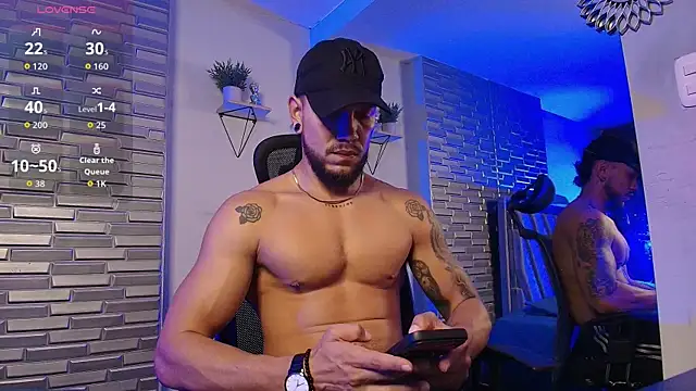 ARON TAYLER01 online show from 07-08-26, 10:20