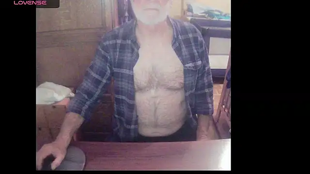 Snapshot of terrybare chatting on 01-13-25, 06:05 terrybare online show from 01-13-25, 06:05