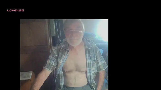 Snapshot of terrybare chatting on 09-12-25, 02:39 terrybare online show from 09-12-25, 02:39