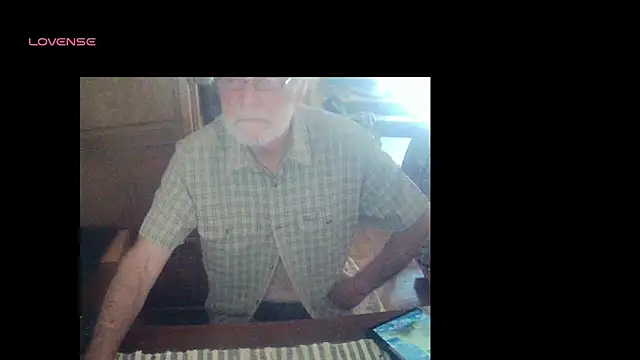 Snapshot of terrybare chatting on 09-21-25, 08:49 terrybare online show from 09-21-25, 08:49