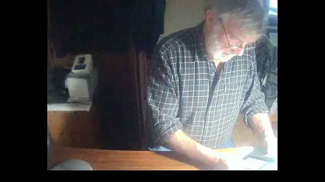 Snapshot of terrybare chatting on 12-20-25, 02:57 terrybare online show from 12-20-25, 02:57