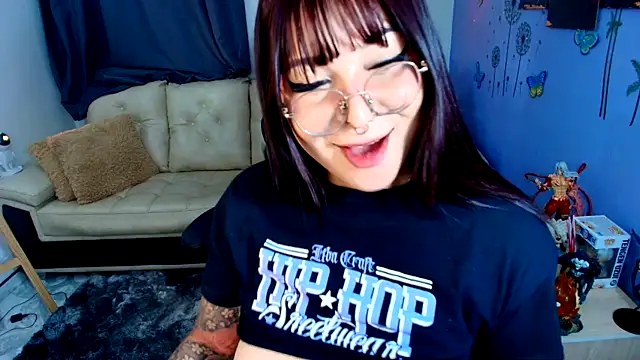 Snapshot of SweetIsabella_x chatting on 05-13-26, 05:05 SweetIsabella x online show from 05-13-26, 05:05