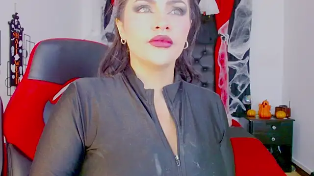 Snapshot of misslombana chatting on 10-25-25, 05:37 misslombana online show from 10-25-25, 05:37