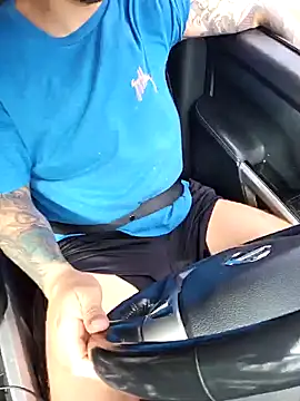 Snapshot of MrBiggBallz chatting on 12-29-24, 06:05 MrBiggBallz online show from 12-29-24, 06:05