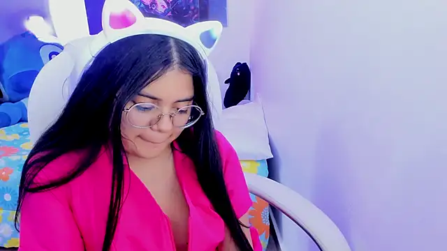 Snapshot of esmeralda112 chatting on 02-28-25, 01:15 esmeralda112 online show from 02-28-25, 01:15