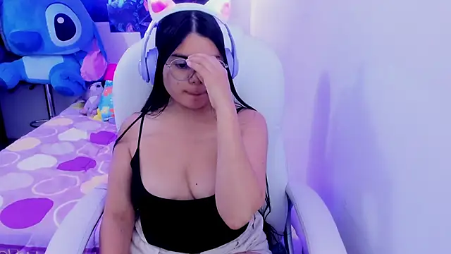 Snapshot of esmeralda112 chatting on 03-06-25, 03:57 esmeralda112 online show from 03-06-25, 03:57