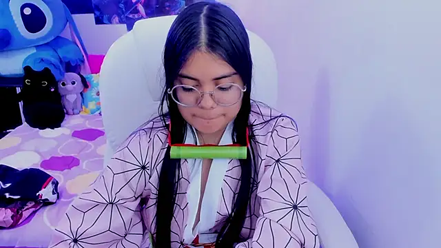 Snapshot of esmeralda112 chatting on 03-09-25, 01:04 esmeralda112 online show from 03-09-25, 01:04