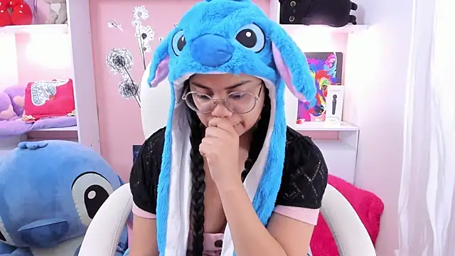 Snapshot of esmeralda112 chatting on 09-21-25, 10:06 esmeralda112 online show from 09-21-25, 10:06