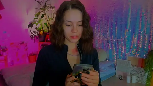 Snapshot of poli__ chatting on 01-01-25, 11:18 poli   online show from 01-01-25, 11:18